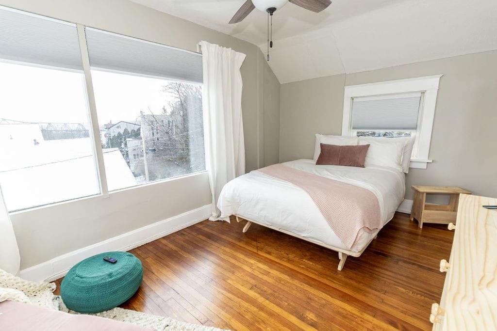 Cozy Riverfront Bungalow With Stunning Views 코빙턴 외부 사진